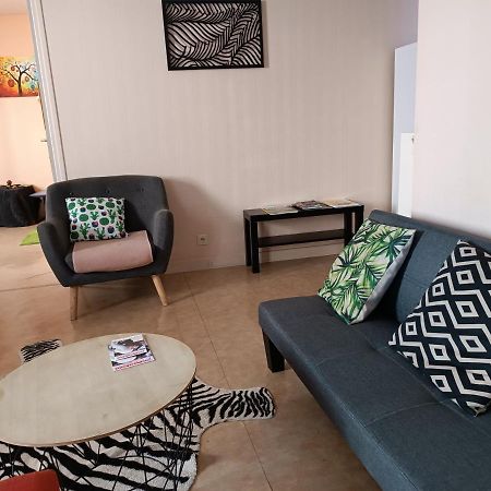 Apartamento Cap Coutellerie - Sejours Pros Ou Familles En Hypercentre De Thiers Exterior foto