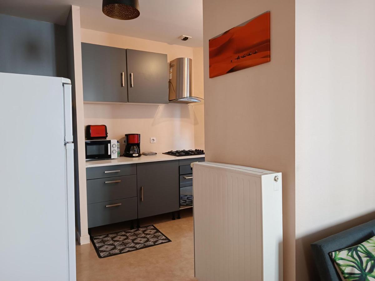 Apartamento Cap Coutellerie - Sejours Pros Ou Familles En Hypercentre De Thiers Exterior foto