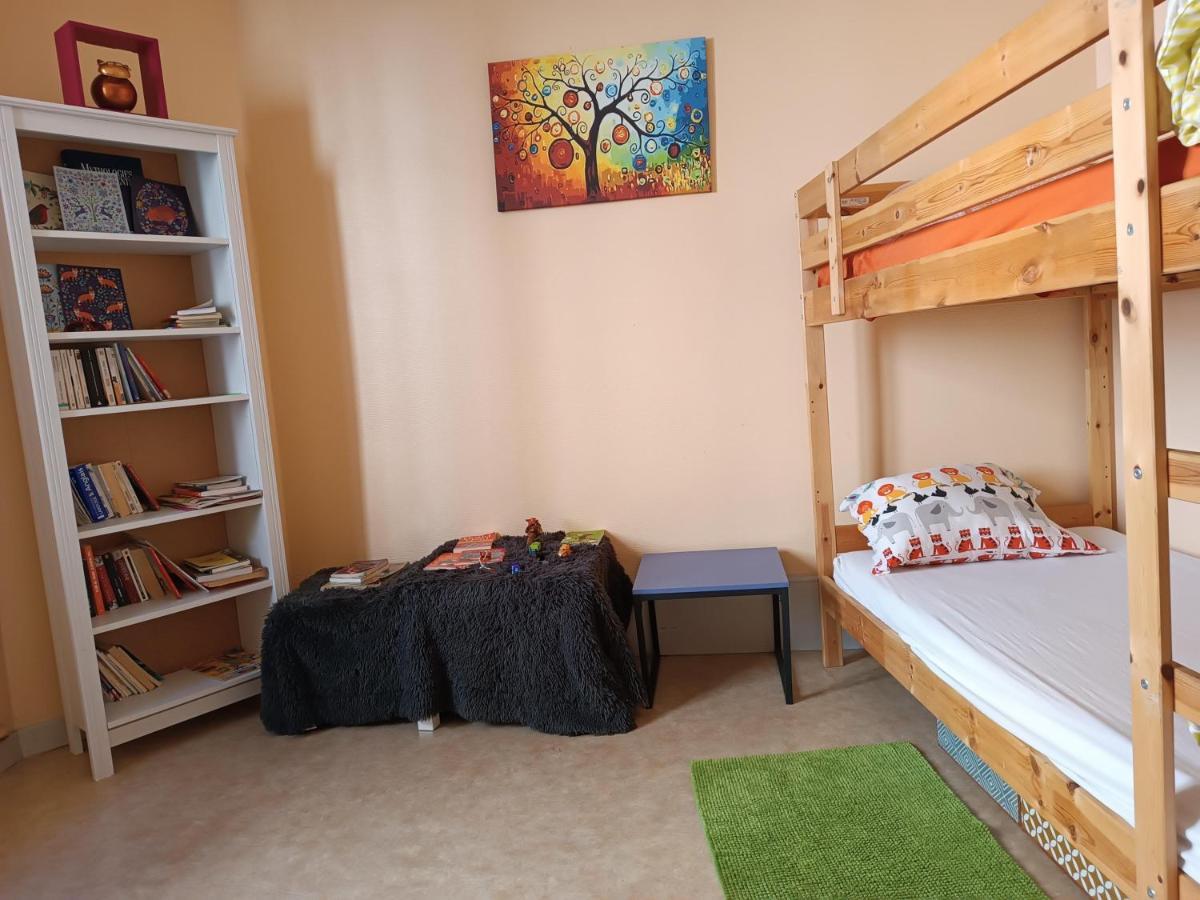 Apartamento Cap Coutellerie - Sejours Pros Ou Familles En Hypercentre De Thiers Exterior foto