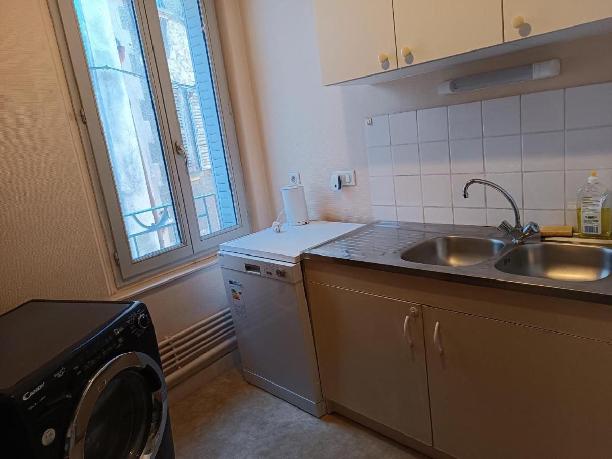 Apartamento Cap Coutellerie - Sejours Pros Ou Familles En Hypercentre De Thiers Exterior foto