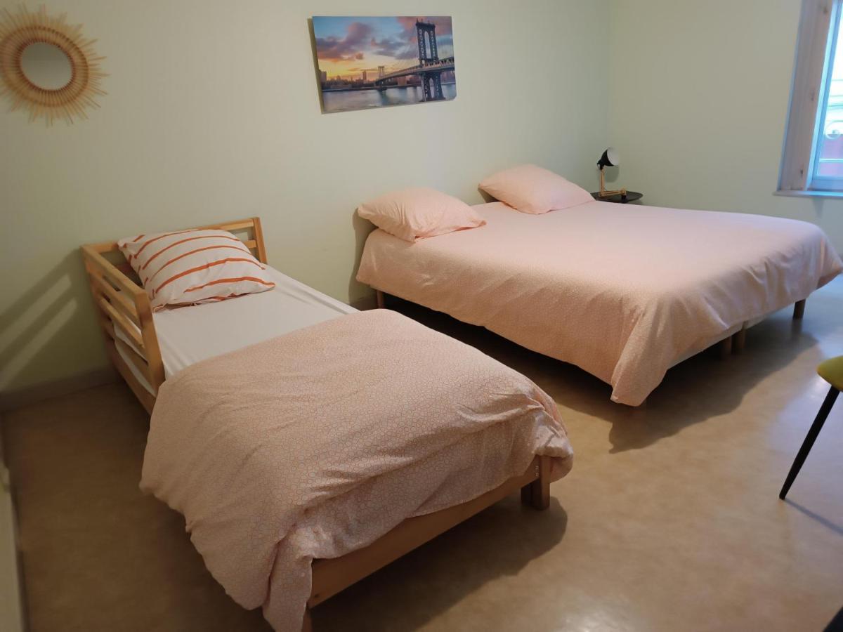 Apartamento Cap Coutellerie - Sejours Pros Ou Familles En Hypercentre De Thiers Exterior foto