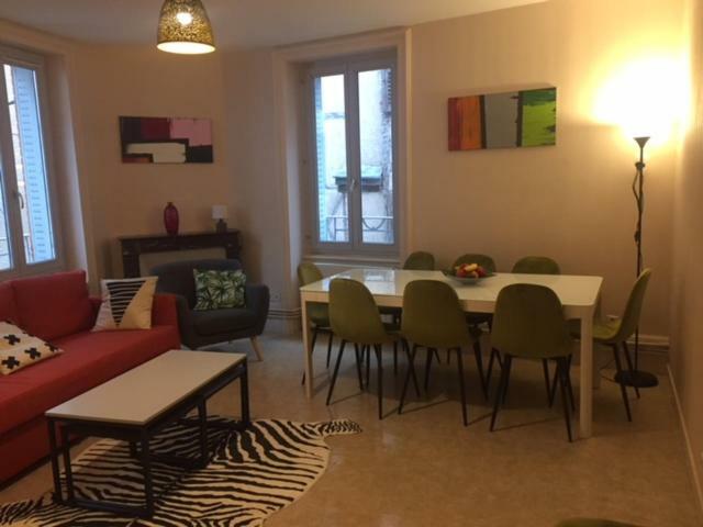 Apartamento Cap Coutellerie - Sejours Pros Ou Familles En Hypercentre De Thiers Exterior foto