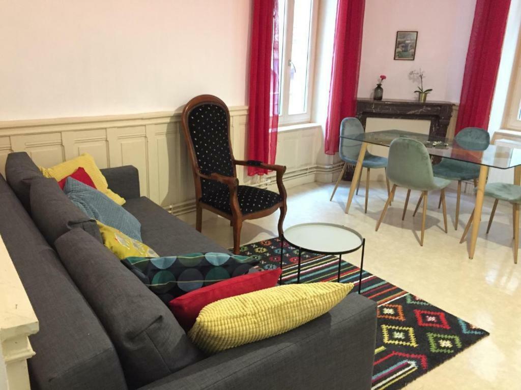 Apartamento Cap Coutellerie - Sejours Pros Ou Familles En Hypercentre De Thiers Exterior foto