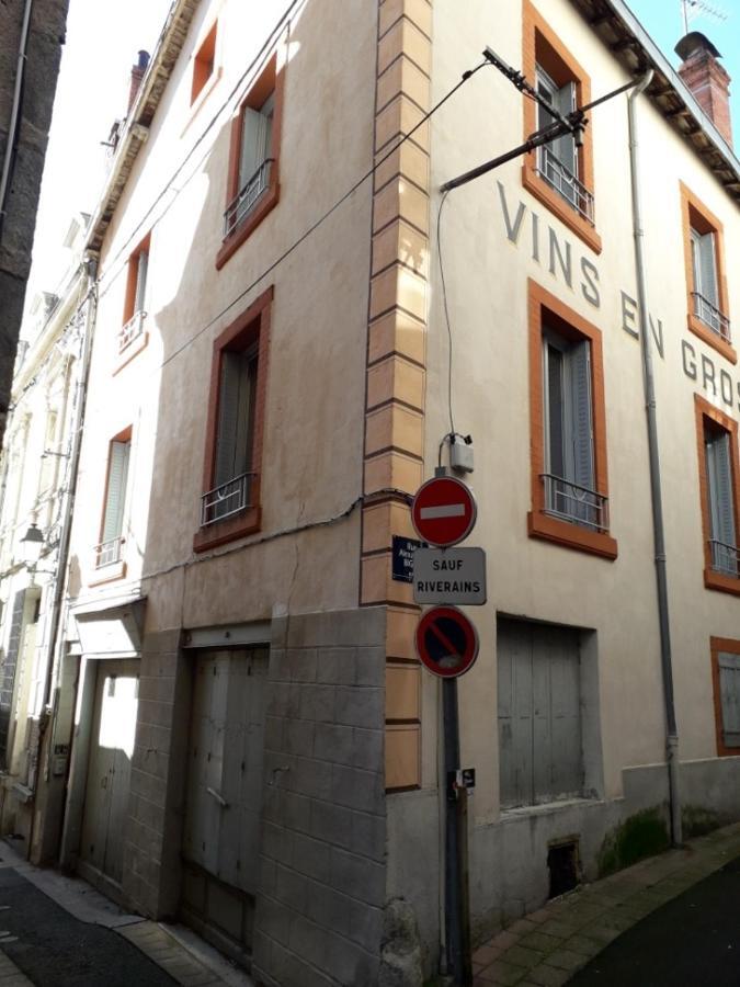 Apartamento Cap Coutellerie - Sejours Pros Ou Familles En Hypercentre De Thiers Exterior foto